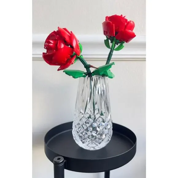 LEGO Red Roses Set - 2 Flower Buildable Display - 40460 - Picture 2 of 6